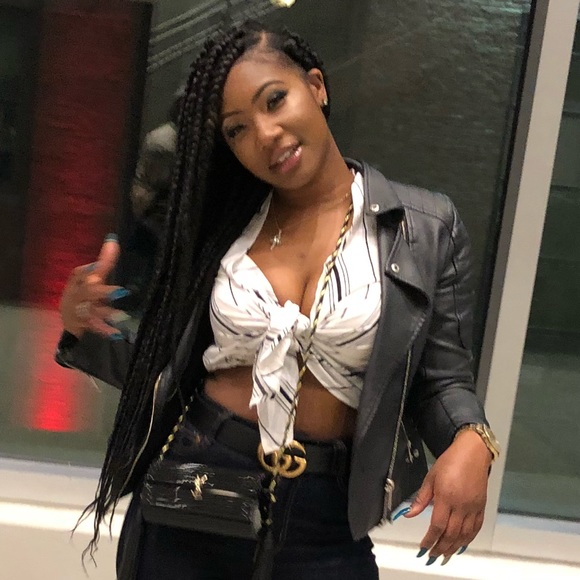 Super Cute Cropped Top Blouse - Picture 4 of 7